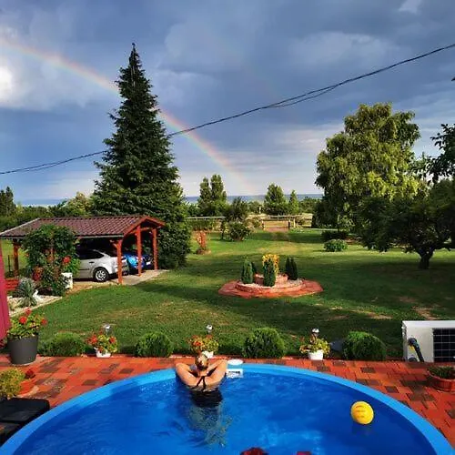 בית נופש Hegyalja Apartmanhaz *